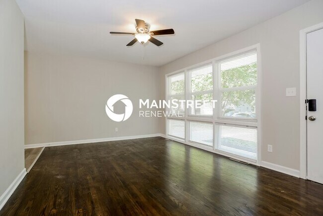 Foto del edificio - 3 Bedroom Pet-Friendly Home in Grandview, MO with Main Street Renewal