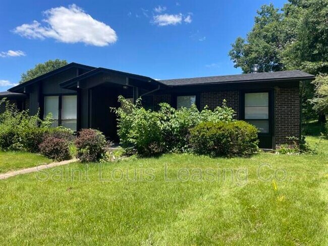 Building Photo - 6545 Los Cimas Dr