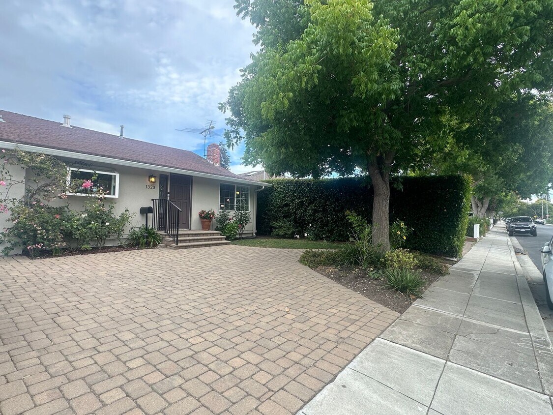 Foto principal - Beautiful Menlo Park Home near Facebook he...