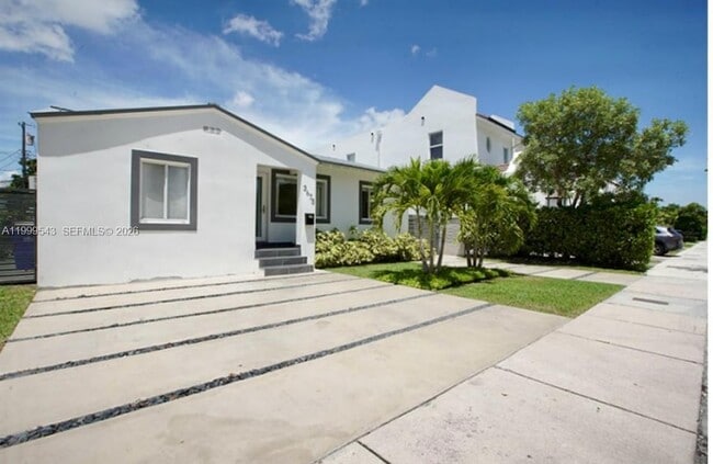 Building Photo - 3675 SW 26th St