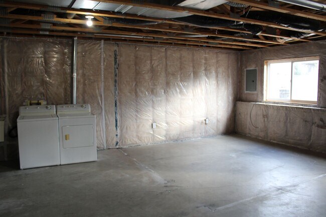 Foto del edificio - Three bed 2 bath townhome $1750/mo.