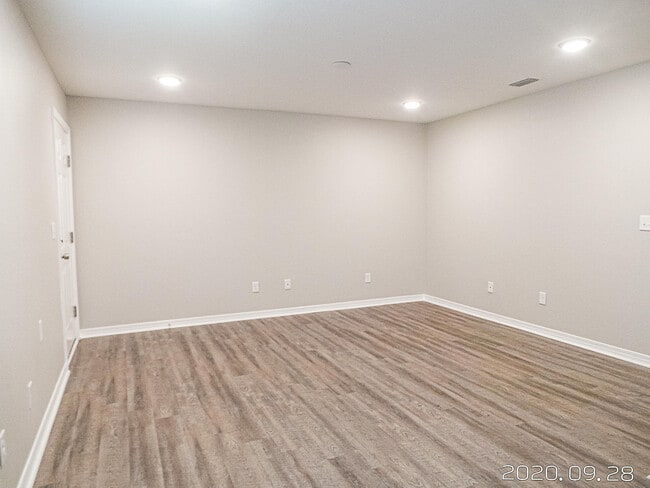 Building Photo - 723 S Berthe Ave