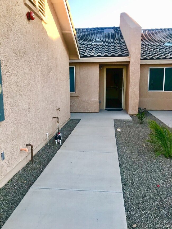 Foto del edificio - New  3 Bed. 2Ba. Condo