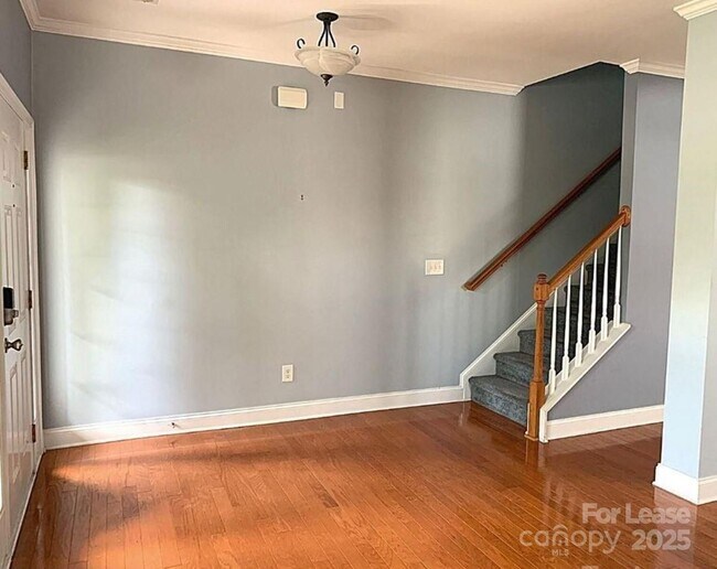 Building Photo - 126 Cloister Ln