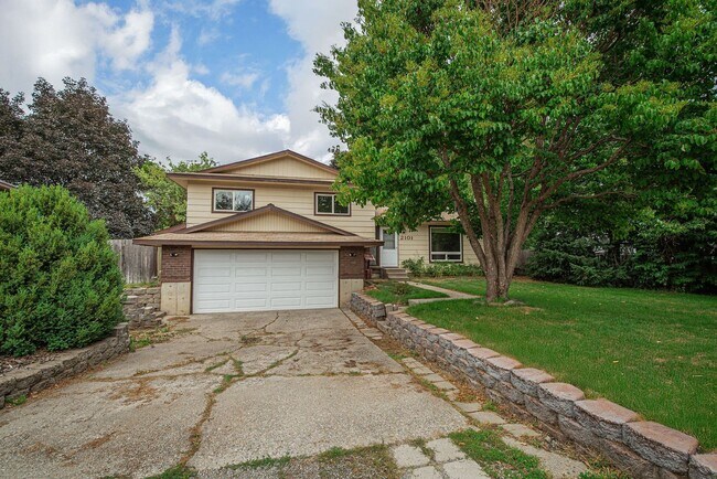 Building Photo - Spacious 3-Bed Home in Hayden Lake with La...