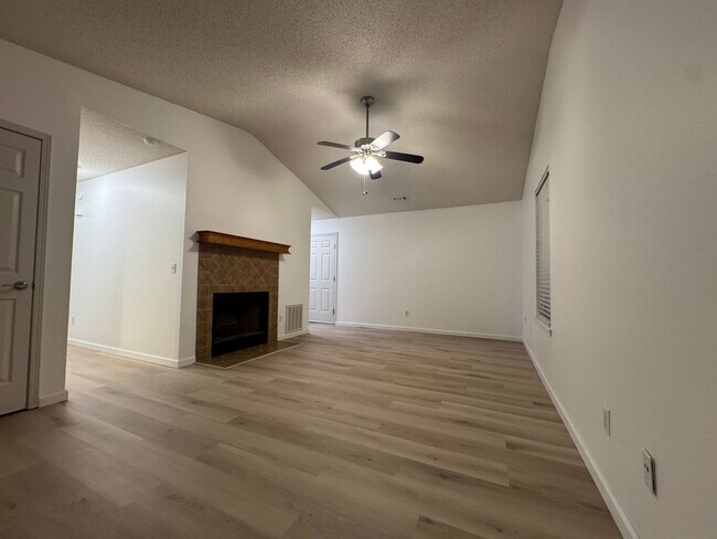 Building Photo - 1602 Parkview Pl