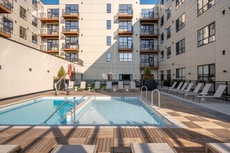 Building Photo - Ten60 Bolivar