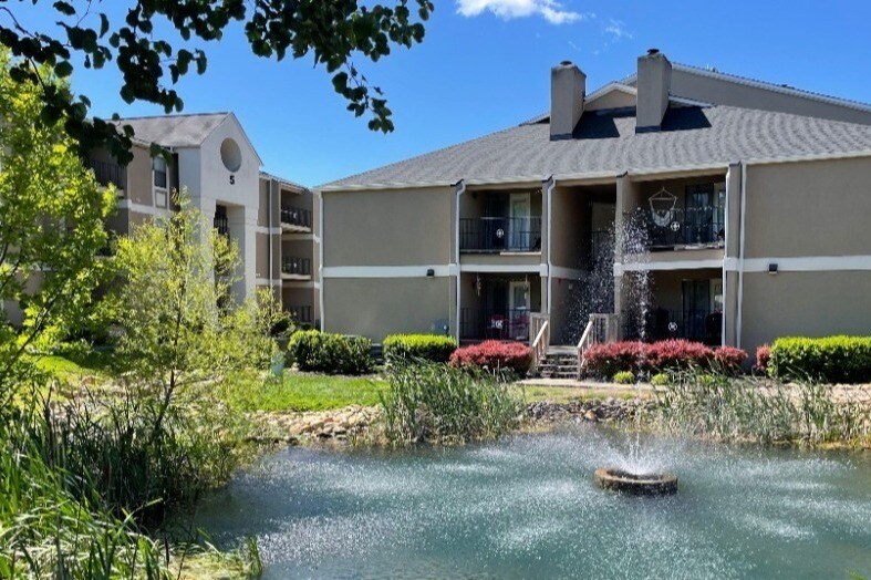 Foto principal - Fox Lake Apartment Homes
