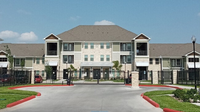 Building Photo - Silver Spur Apartments