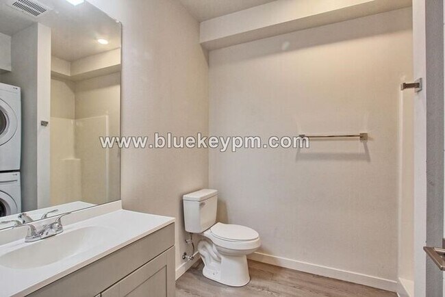 Foto del edificio - Studio Unit in Overlook Lofts Apartments on N. Interstate Avenue