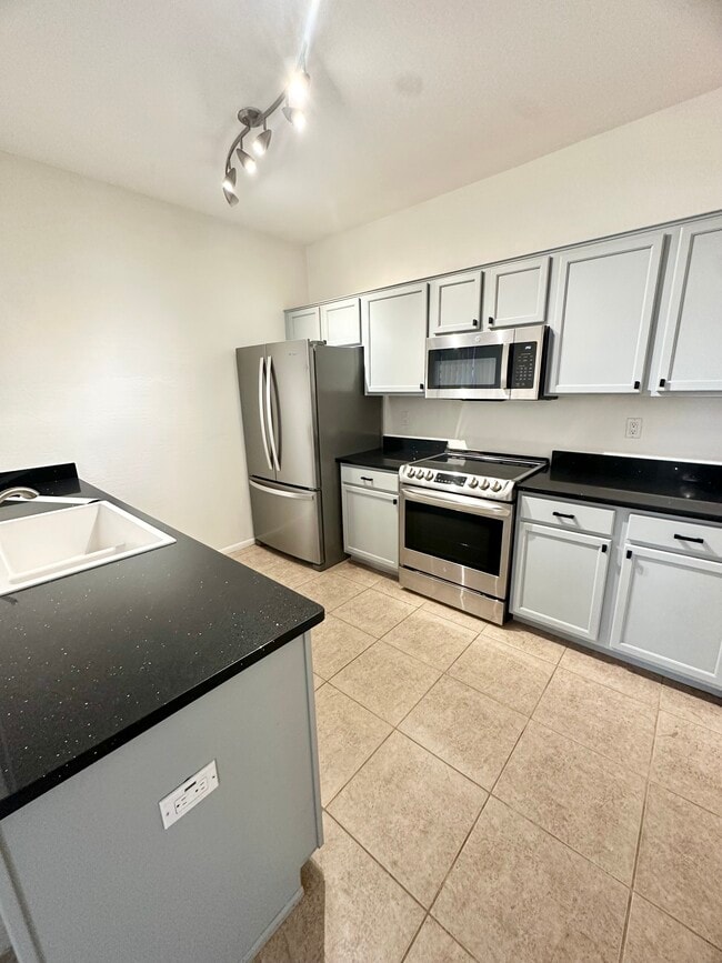 Building Photo - 11260 N 92nd St