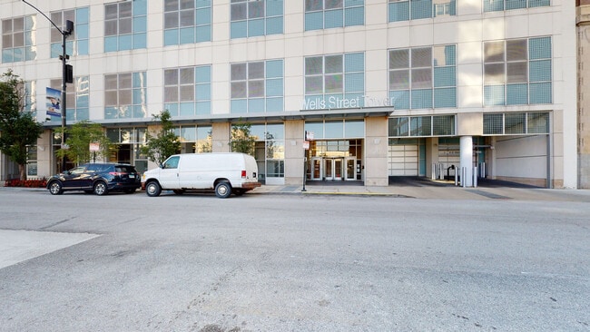 Building Photo - 701 S Wells St