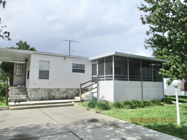 Photo - 1904 Woodcrest Dr House