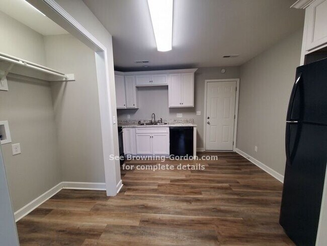 Foto del edificio - Two bedroom Duplex in Bellevue!