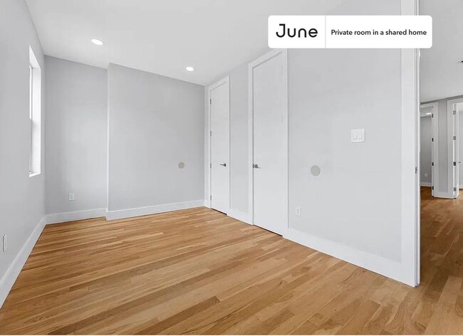 Foto del edificio - Private bedroom in 3 bed/1 bath Home
