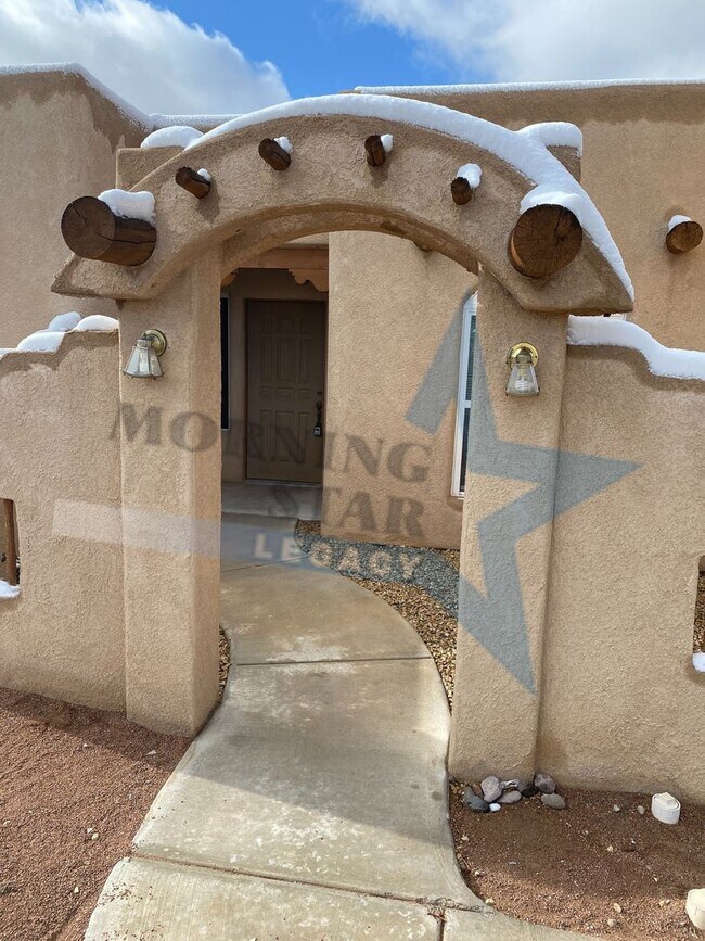 Building Photo - Southwestern Beauty- Excellent location