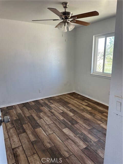 Foto del edificio - 11015 Oakwood Ave