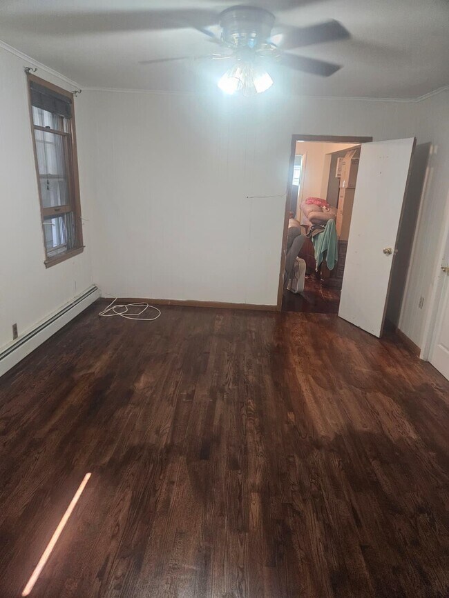Building Photo - 4916 Park Ave