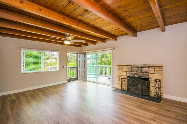 Foto del edificio - Amazing 2 Bedroom Only a Block from the Be...
