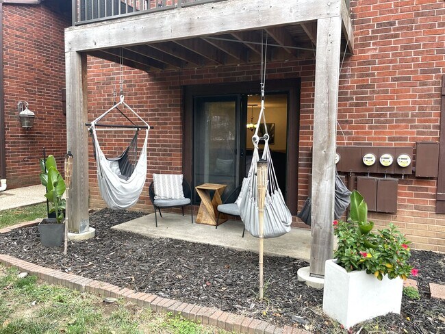 Building Photo - Coming Soon! Beautiful 3 bedroom Condo in ...