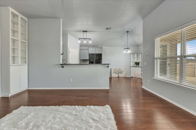 Foto del edificio - Lawn Care Included! 3 bed, 2 bath, 2 car