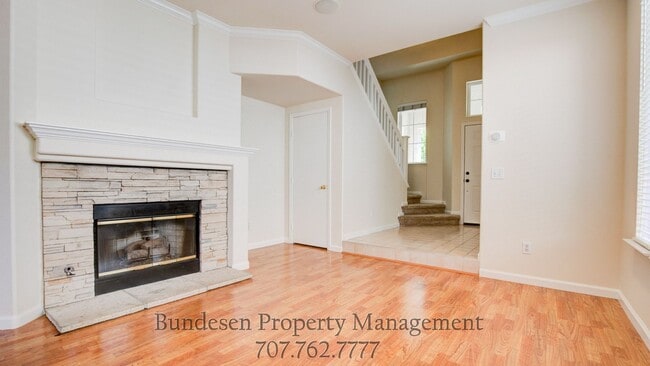 Building Photo - Spacious 2-Story Home