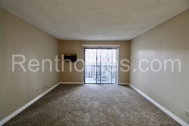 Foto del edificio - 10232 Black Mountain Rd