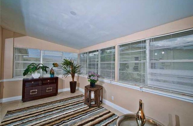 Building Photo - 866 E Acre Dr