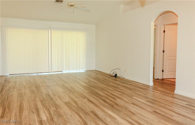 Foto del edificio - 203 Jack Ave N