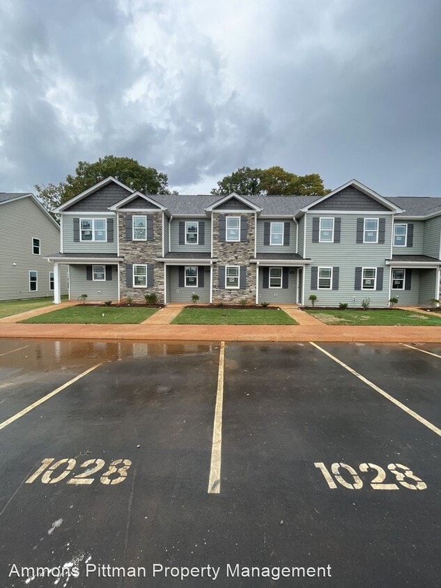 2 br, 2.5 bath House 1028 Peony Lane House Rental in Youngsville