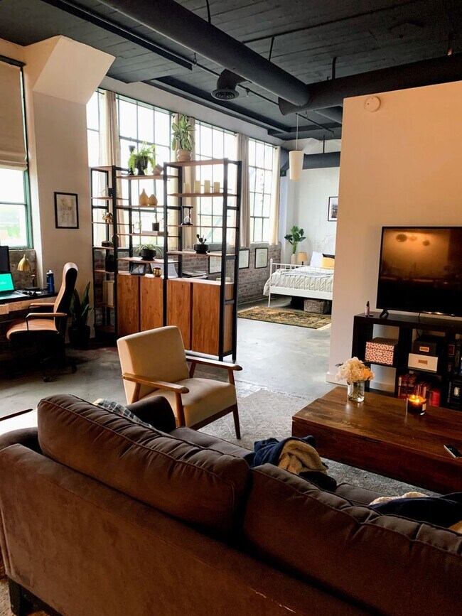 Building Photo - Amazing 1 Bedroom Apt For Rent In Highly S...