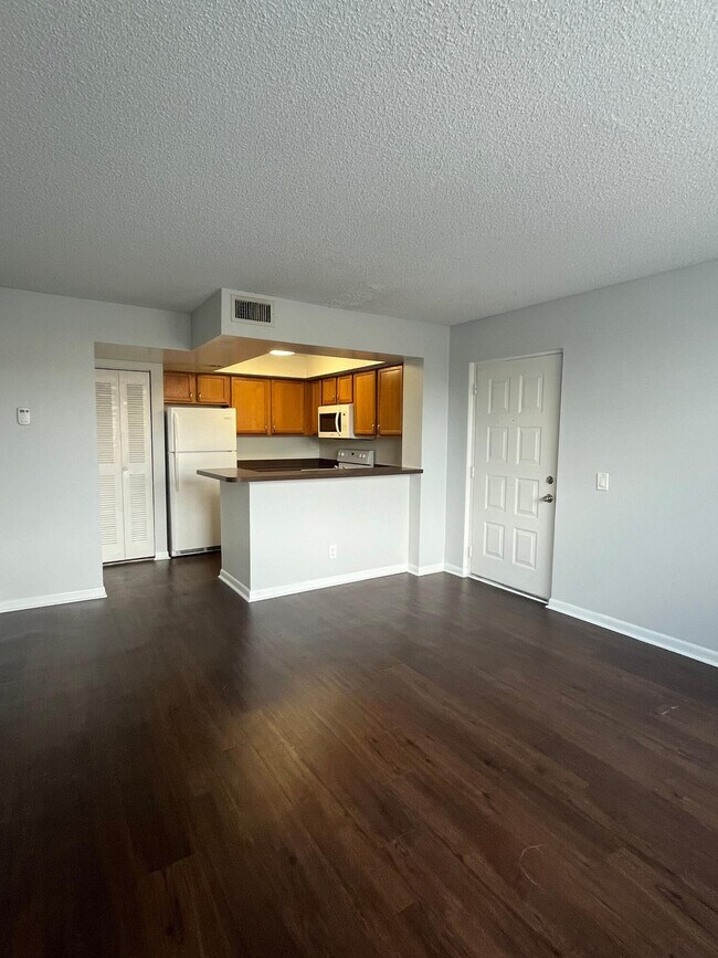 Building Photo - 708 Executive Center Dr