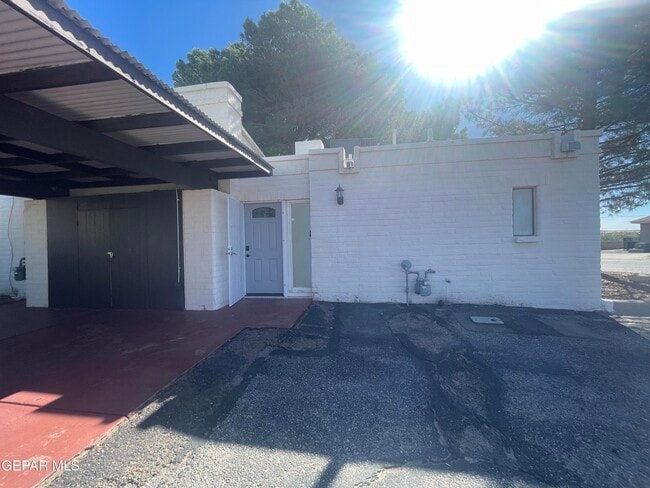 Building Photo - 15000 Ashford St
