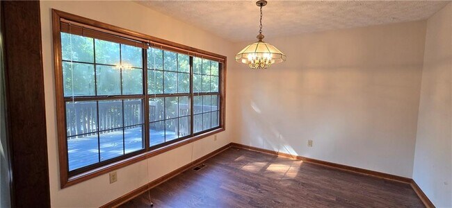Building Photo - 303 Cacique Ct