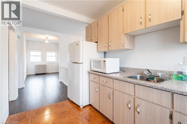 Photo du bâtiment - 80 St Clair Ave