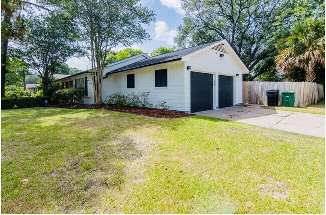 Foto del edificio - 7151 Edgemoor Dr