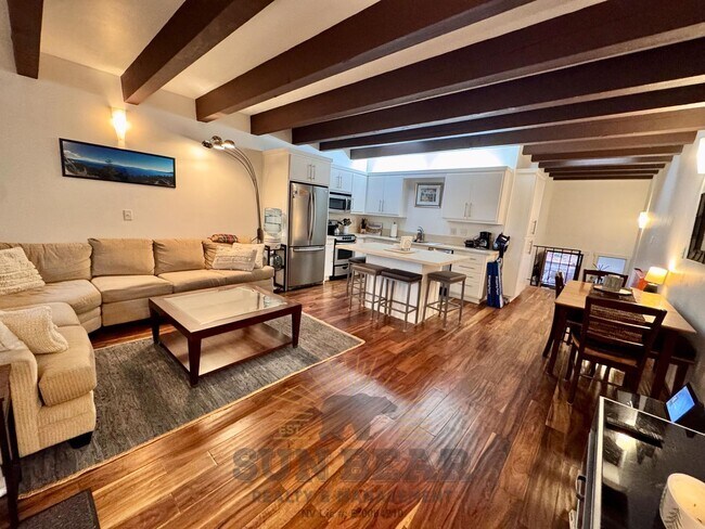 Foto del edificio - Beautiful furnished 3 bedroom! Great Locat...