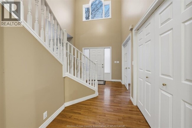 Building Photo - 1294 Outram Ave