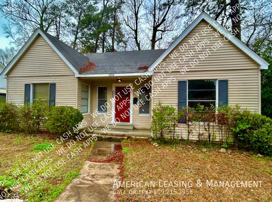 Foto principal - Charming 2-Bedroom Home in Lufkin, TX – Yo...