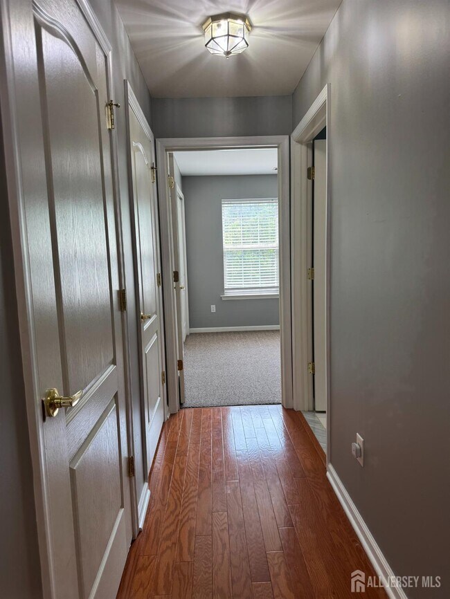 Foto del edificio - 1325 Fernwood Ct