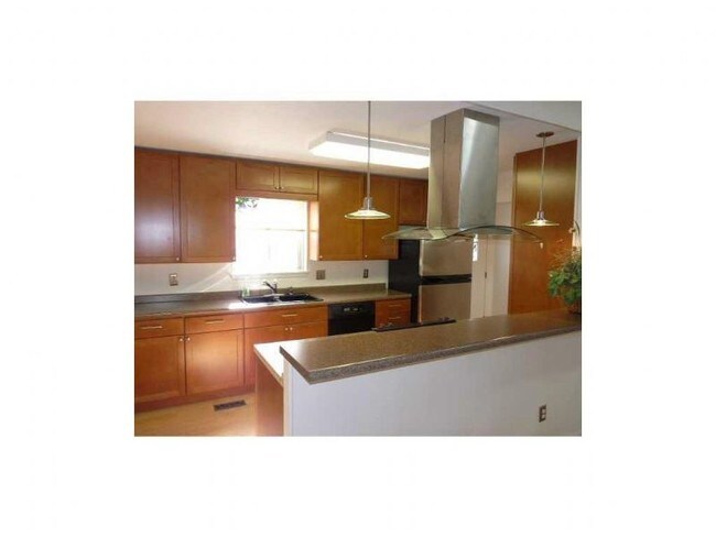 Building Photo - 4 Tenbury Ln