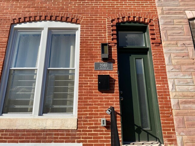 Foto del edificio - FOR RENT - 2BR/2.5BA Townhome