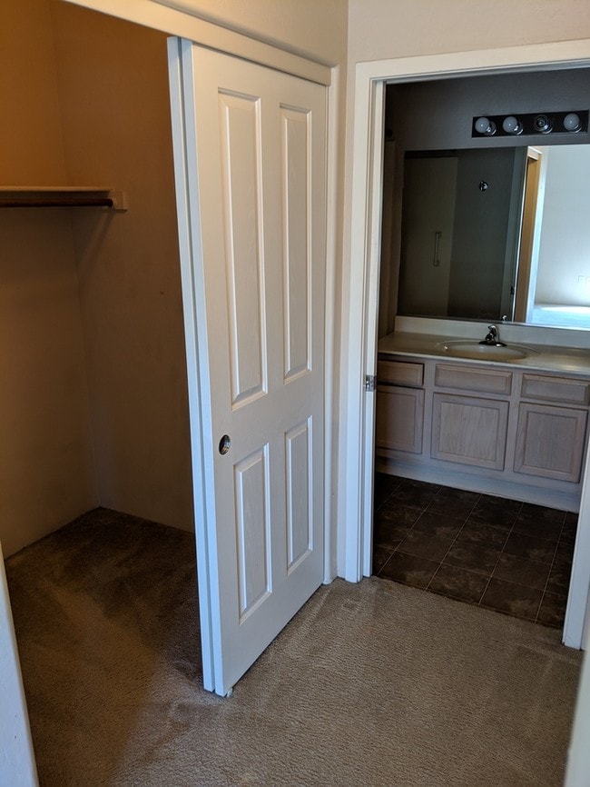 Building Photo - 2/2 condo for rent in Scottsdale Mission. MM