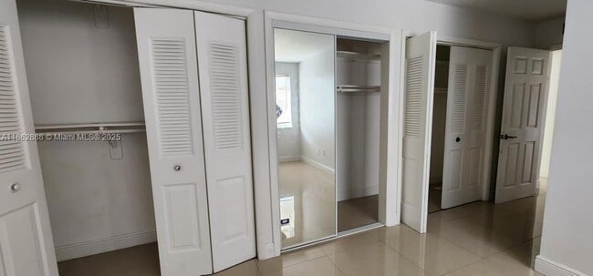 Foto del edificio - 6950 Miami Gardens Dr