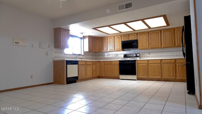 Building Photo - 4521 R L Shoemaker Dr