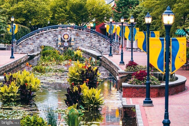 Building Photo - 33 N Market St