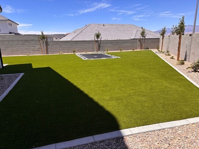 Building Photo - BRAND NEW 5 bed | 3 bath | 3 car garage cu...