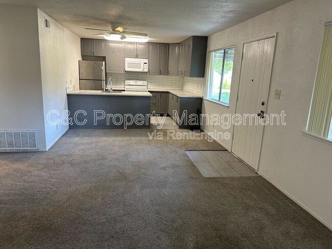 Foto del edificio - 4513 Greenholme Dr