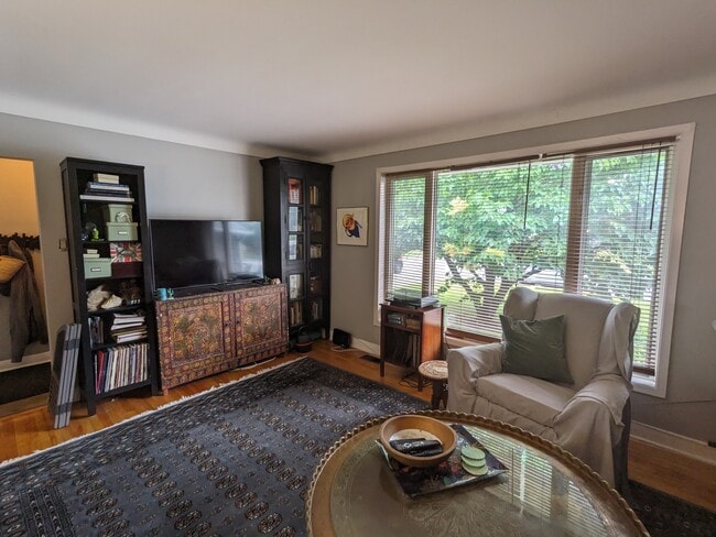 Building Photo - 1576 Maxime St
