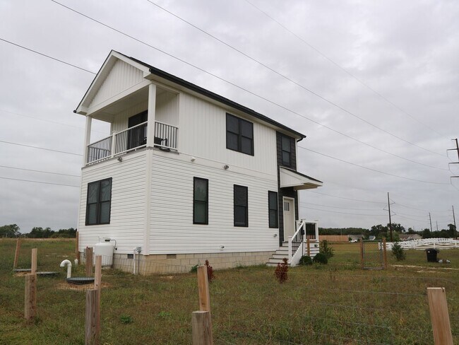 Foto del edificio - For Rent: Family-Friendly 2-Bedroom Home n...